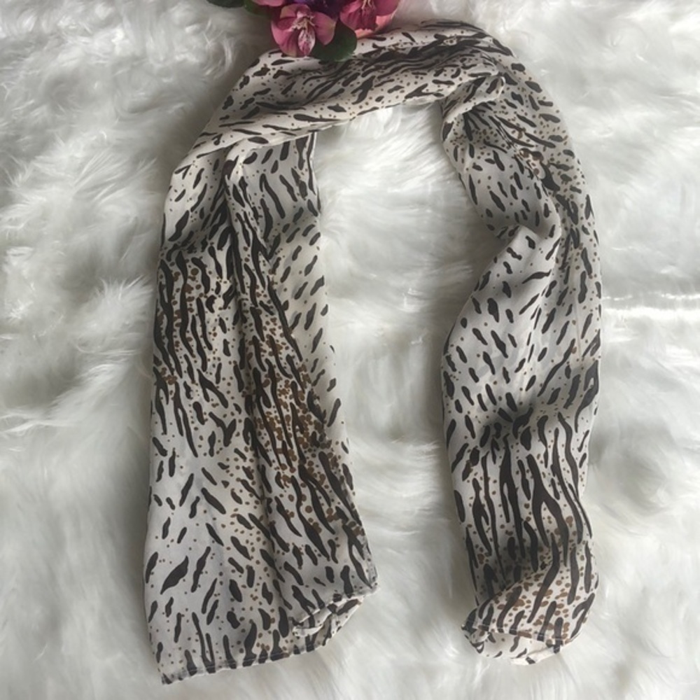 Classic Scarf Leopard Print - Picture 2 of 2